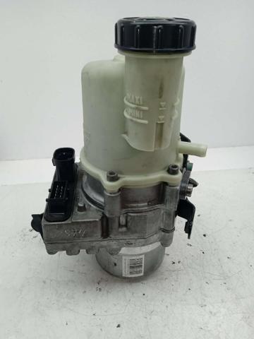 RENAULT 8200963686 Bomba de dirección  en stock Salamanca