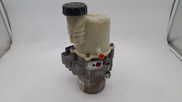 RENAULT 8200963686 Bomba de dirección  en stock Terrassa