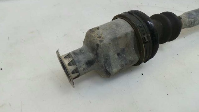 RENAULT 8200985007 Semieje delantero derecho  en stock Salamanca