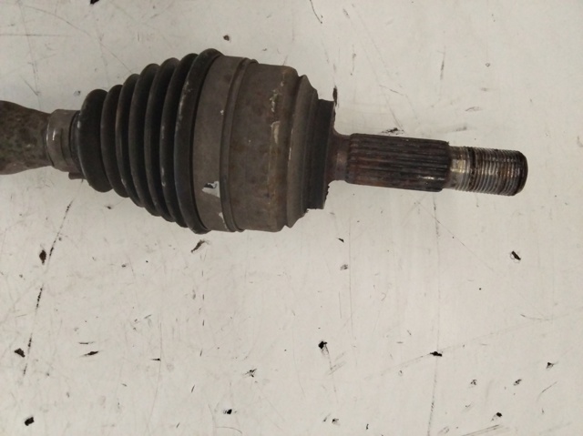 Semieje delantero izquierdo 8200985010 RENAULT