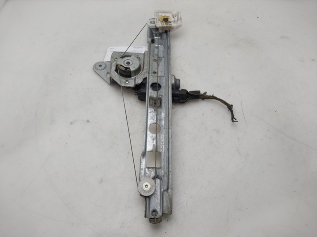 8201010924 RENAULT Mecanismo de elevalunas de la puerta trasera izquierda  en stock Huelva