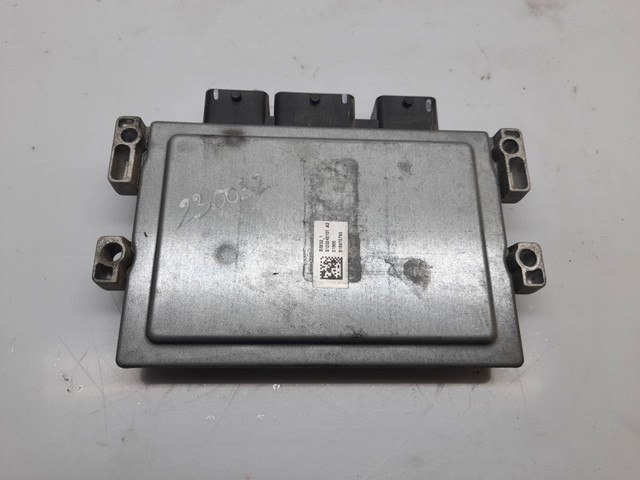 8201117953 Unidad de control del motor (ECU)  comprar en Reus