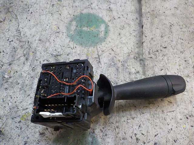 RENAULT 8201168008 Conmutador derecho de la columna de dirección  disponible Lugo