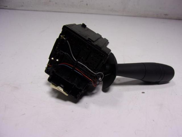 8201168013 RENAULT Conmutador derecho de la columna de dirección  disponible Vigo