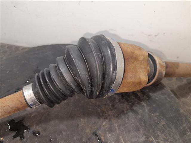 RENAULT 8201235167 Árbol de transmisión delantero derecho  en stock Terrassa