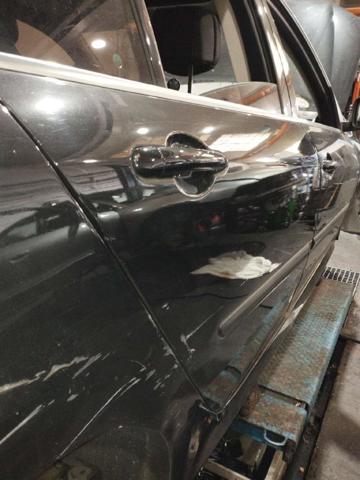 821000022R RENAULT Puerta trasera derecha  en stock Gandía
