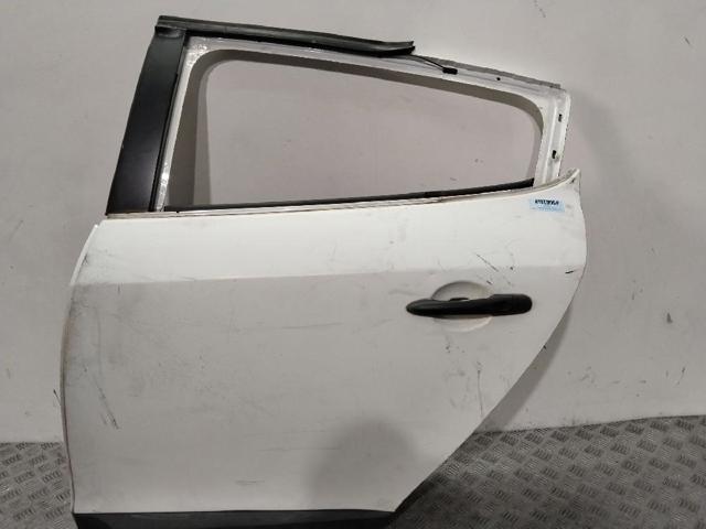 821003885R RENAULT Puerta trasera izquierda  en stock Córdoba