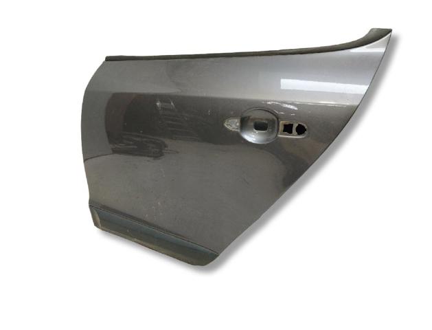 RENAULT 821003885R Puerta trasera izquierda  comprar en Ponferrada
