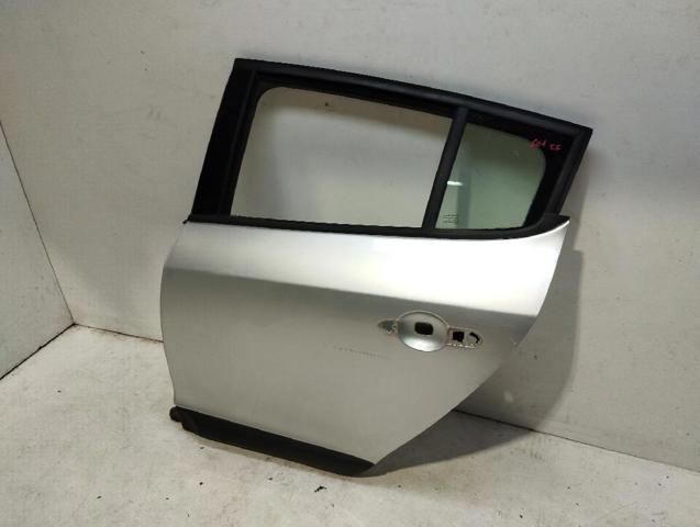 821003885R RENAULT Puerta trasera izquierda  en stock Huelva