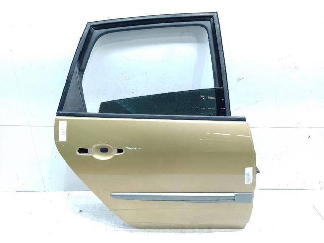 Puerta trasera derecha 821005158R Renault (RVI)