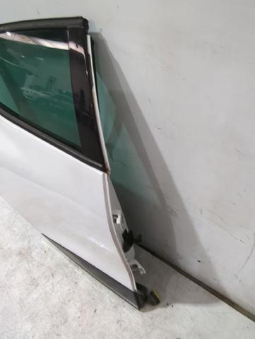 RENAULT 821008626R Puerta trasera derecha  comprar en Ponferrada
