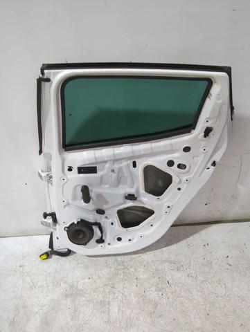 821008626R RENAULT Puerta trasera derecha  comprar en Jaén