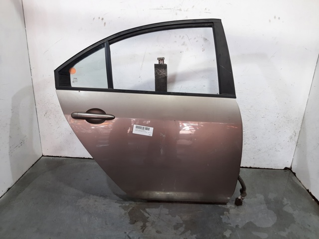 Puerta trasera derecha 82100BA030 Nissan