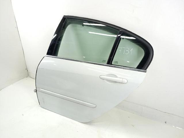 RENAULT 821010023R Puerta trasera izquierda  comprar en Murcia
