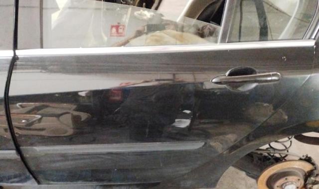 RENAULT 821010023R Puerta trasera izquierda comprar Tarragona