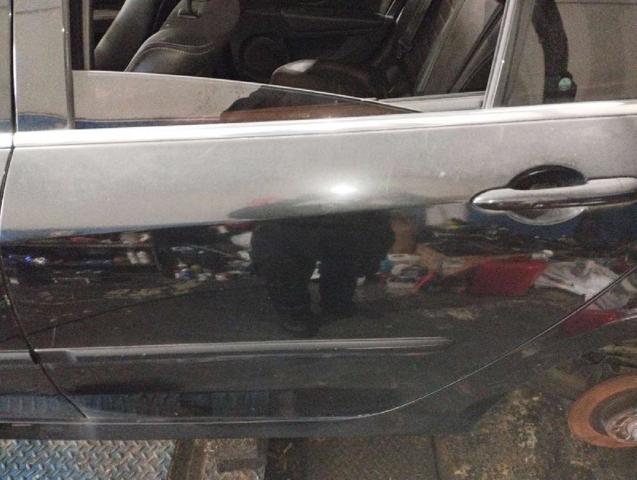821010023R RENAULT Puerta trasera izquierda  comprar en Oviedo