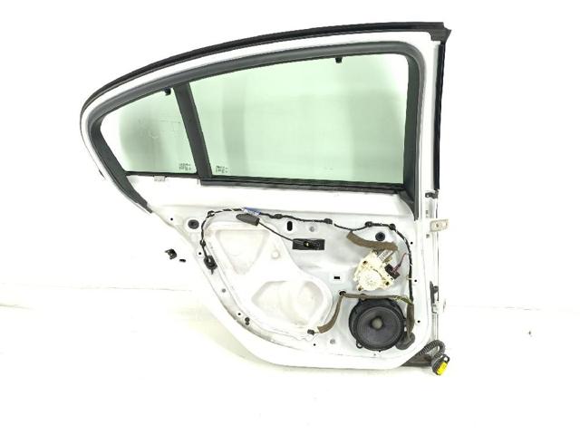 821010023R RENAULT Puerta trasera izquierda  en stock Huelva