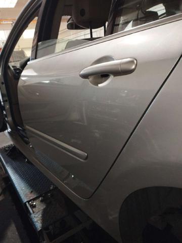 821010023R RENAULT Puerta trasera izquierda  disponible Vigo