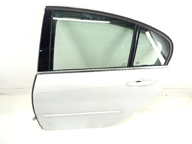 RENAULT 821010023R Puerta trasera izquierda  comprar en Murcia