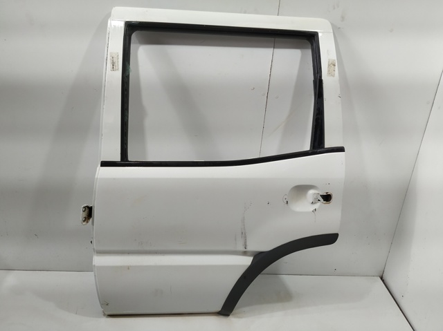 Puerta trasera izquierda 821011F130 Nissan