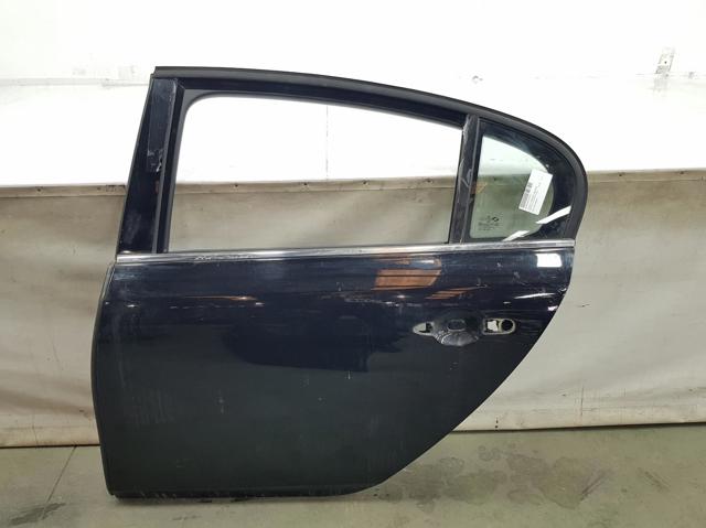 Puerta trasera izquierda 821013087R Renault (RVI)