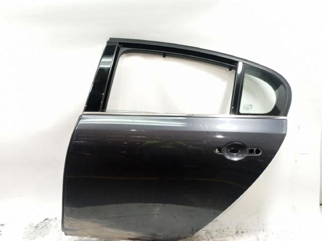 Puerta trasera izquierda 821013087R Renault (RVI)