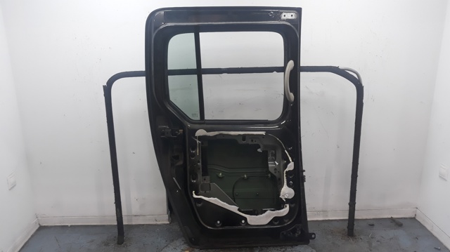 Puerta corrediza izquierda 821013612R Renault (RVI)