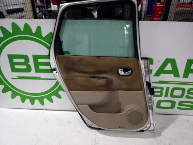 RENAULT 821014922R Puerta trasera izquierda  en stock Terrassa