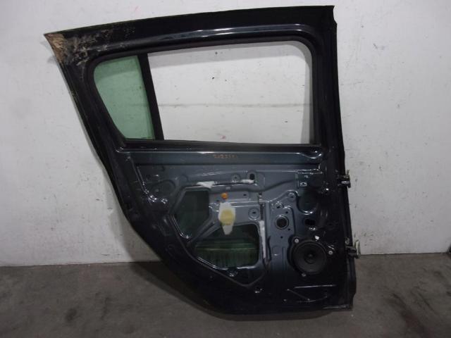 RENAULT 821017625R Puerta trasera izquierda  disponible España