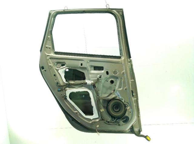 RENAULT 821017991R Puerta trasera izquierda  en stock Terrassa