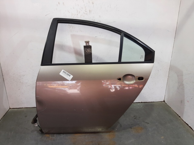 Puerta trasera izquierda 82101BA030 Nissan