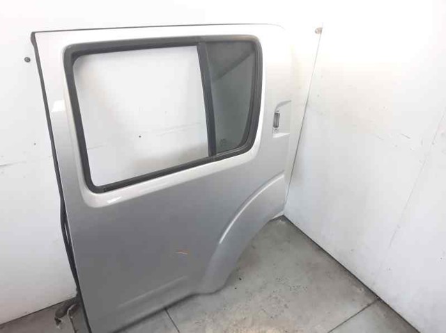 82101EB330 NISSAN Puerta trasera izquierda comprar Madrid