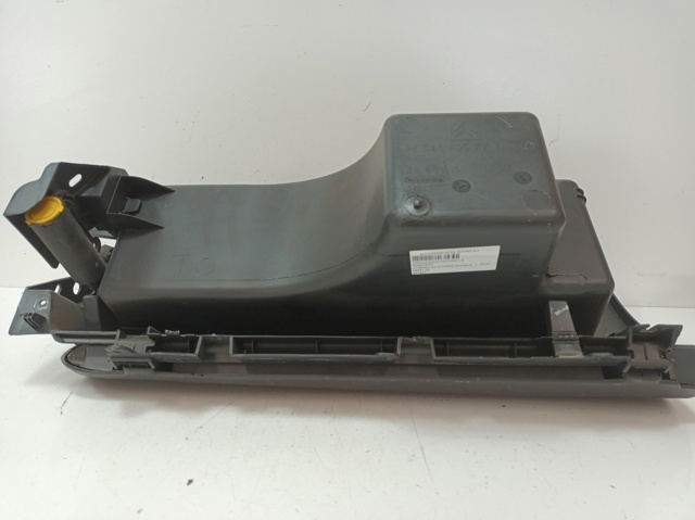 8218FF PEUGEOT Guantera  en stock Huelva