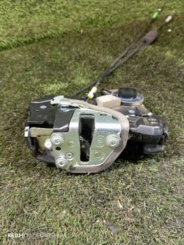 8221065J51 SUZUKI Cerradura de puerta delantera derecha comprar Alcalá