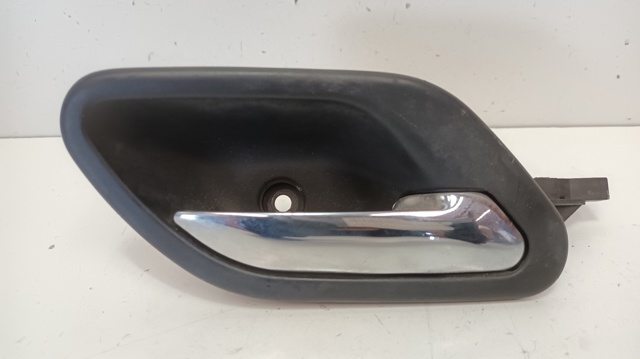 8226050 BMW Manija interior derecha delantera/trasera de puerta  en stock Huelva