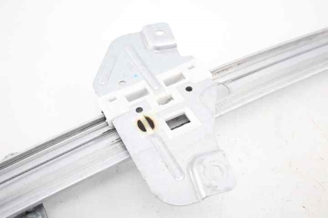 824021W010 Mecanismo de elevalunas de la puerta delantera derecha  comprar en Reus