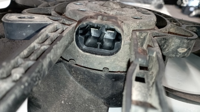 PEUGEOT 8240503FR Difusor del radiador de refrigeración con motor y hélice  disponible Valladolid