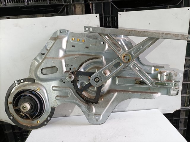824502F000 Motor del elevalunas eléctrico  en stock Sabadell