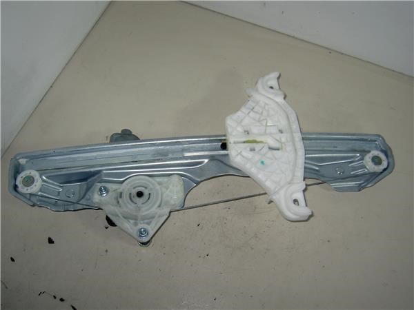 HYUNDAI 82450J9000 Motor del elevalunas de la puerta delantera izquierda  disponible Valladolid