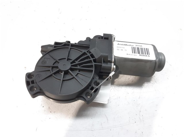 Motor eléctrico, elevalunas, puerta delantera derecha 824601H310 Hyundai/Kia