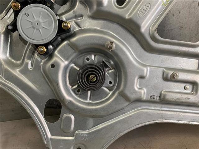 824604D000 Motor del elevalunas de la puerta delantera derecha  disponible Burgos