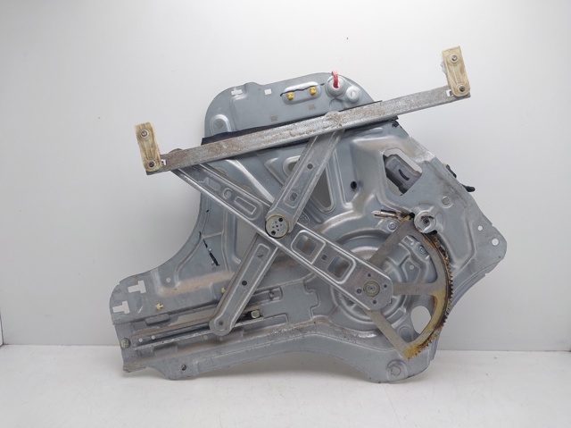 824604D000 Motor del elevalunas de la puerta delantera derecha  comprar en Zaragoza