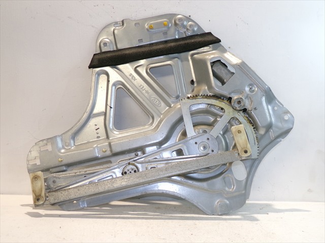 824604D000 HYUNDAI Motor del elevalunas de la puerta delantera derecha  disponible Vigo