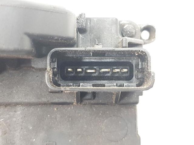 825000003R RENAULT Cerradura de la puerta trasera derecha  en stock Córdoba