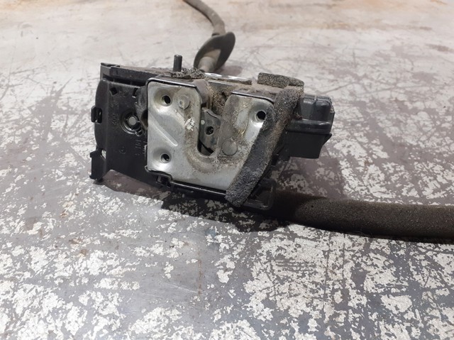 825002104R RENAULT Cerradura de la puerta trasera derecha  en stock Córdoba