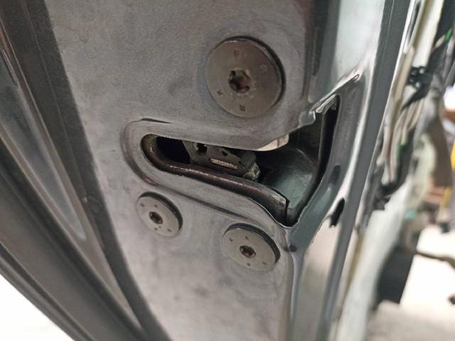 825010003R RENAULT Cerradura de puerta trasera izquierda  en stock Gandía