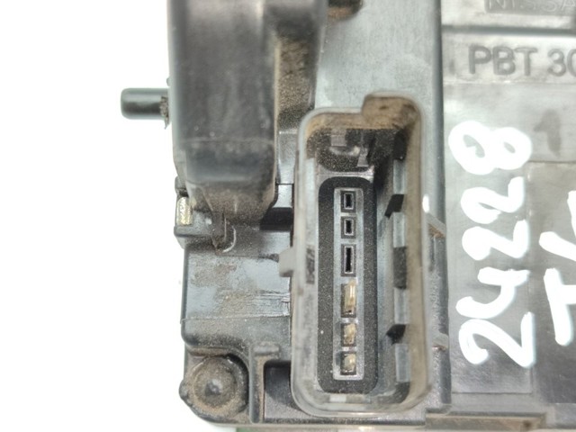825014EA2A Cerradura de puerta trasera izquierda  disponible Utrera