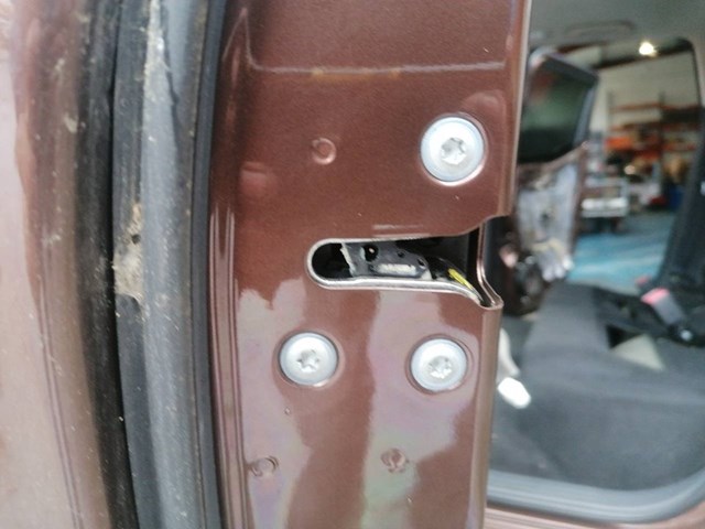 Cerradura de puerta trasera izquierda 825014JK0A Nissan