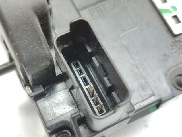 82501BA60B NISSAN Cerradura de puerta trasera izquierda  disponible Vigo