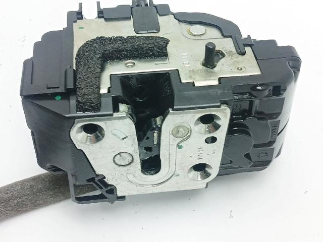 82501JD900 Cerradura de puerta trasera izquierda  disponible Utrera